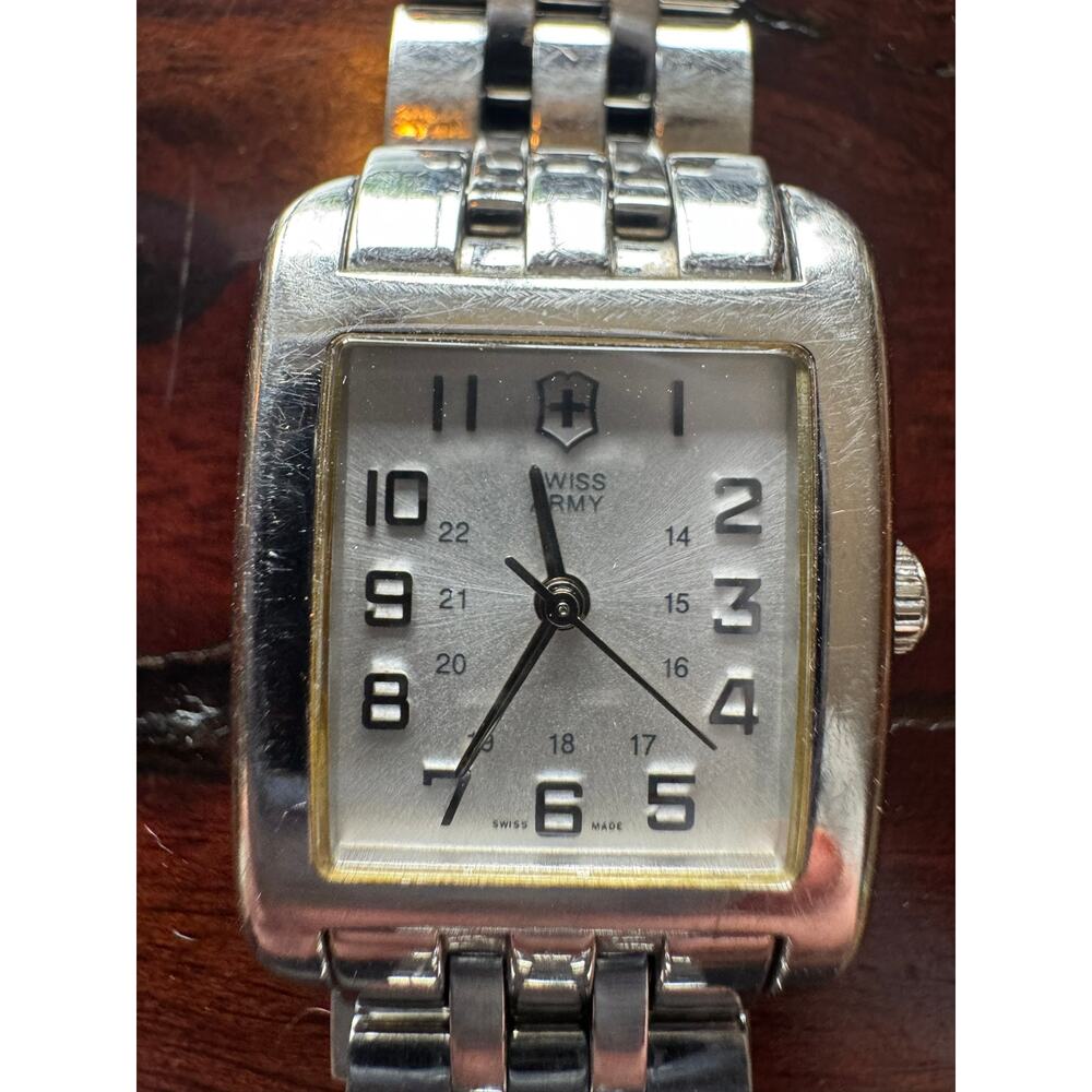 Victorinox Swiss Army Alliance 24022 Rectangle Watch Working (Retail $500) - Picture 3 of 10